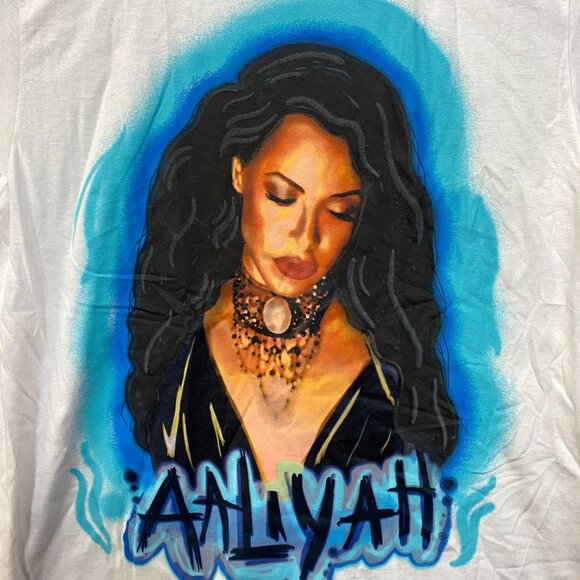 Aaliyah Queen of RnB Airbrush Music Tshirt Size Large - Picture 2 of 4